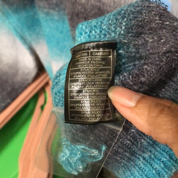 🦄HOST PICK!🦄BB Dakota Tri Color Sweater - Picture 7 of 12